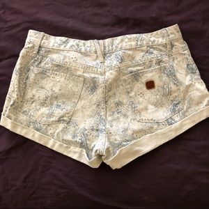Roxy designed denim, rolled hem Daisy Dukes. Size 29 waist